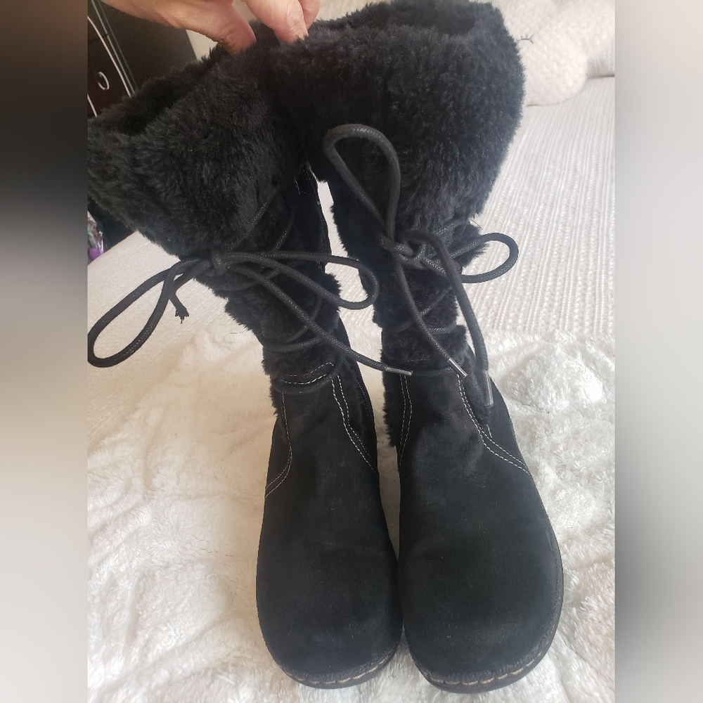 Black fur snow boots 8.5